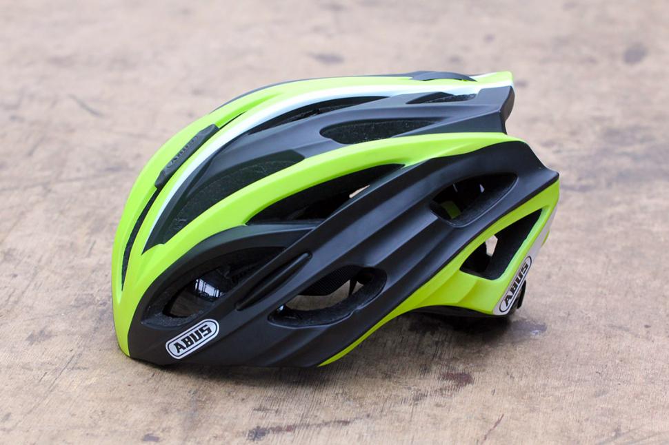 Bicycle helmet with cheap retractable lens